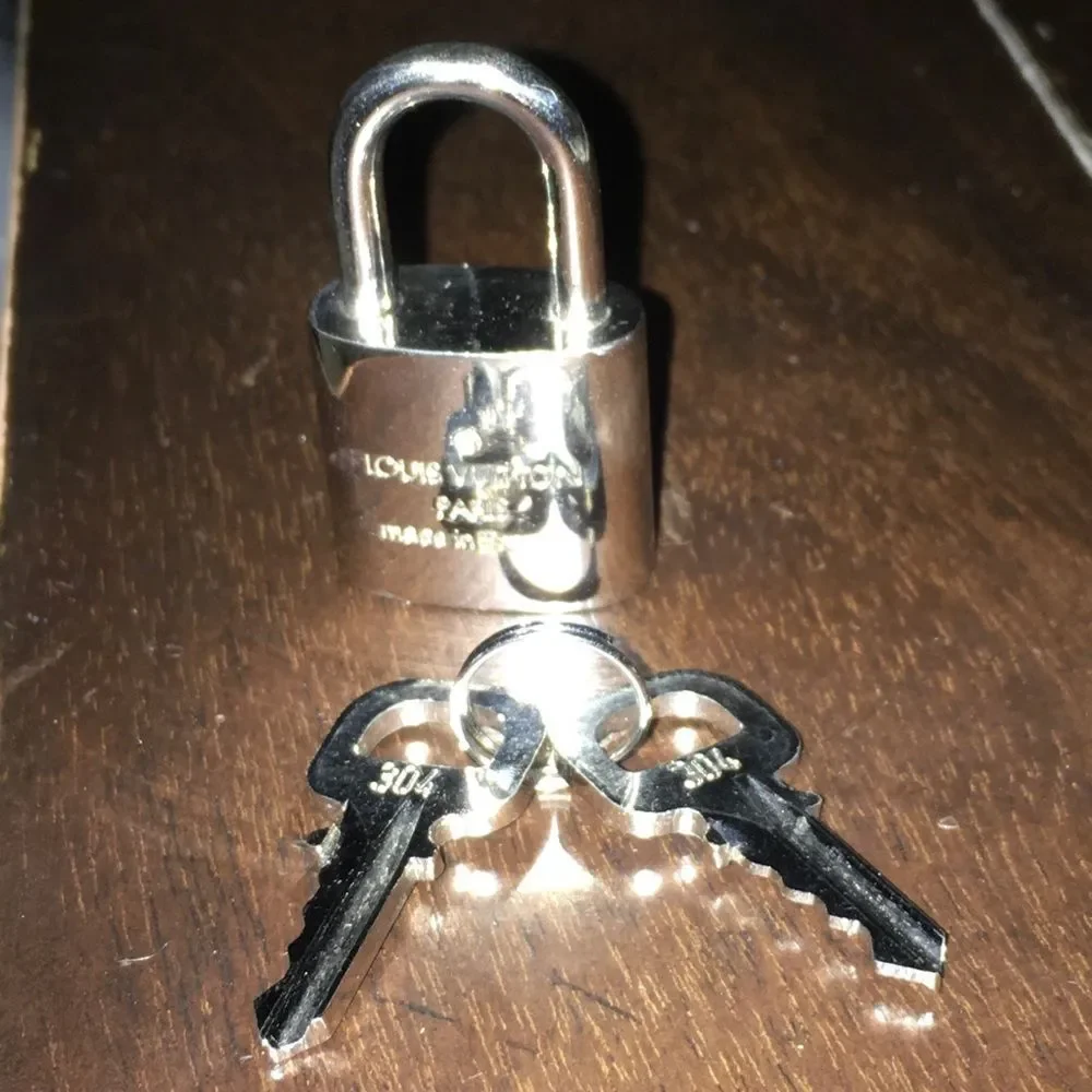 LOUIS VUITTON Palladium Lock and Key Silver Padlock Rare LV #304